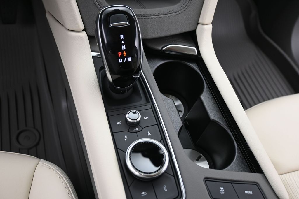 Cadillac XT5 Vehicle Full-screen Gallery Image 15