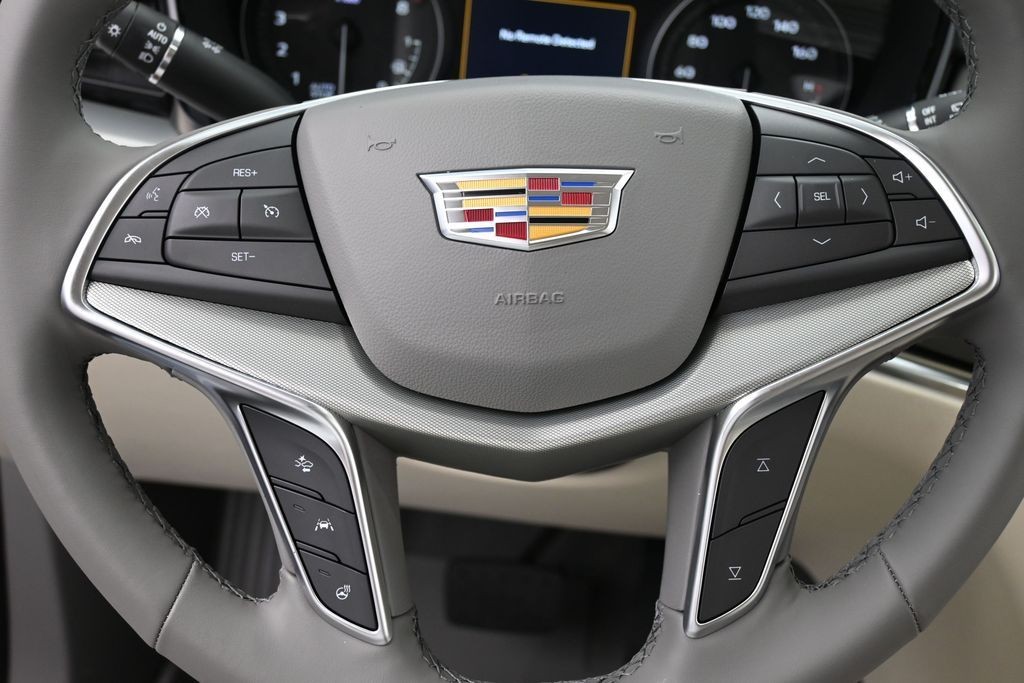 Cadillac XT5 Vehicle Full-screen Gallery Image 17