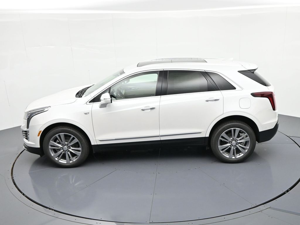 Cadillac XT5 Vehicle Full-screen Gallery Image 22