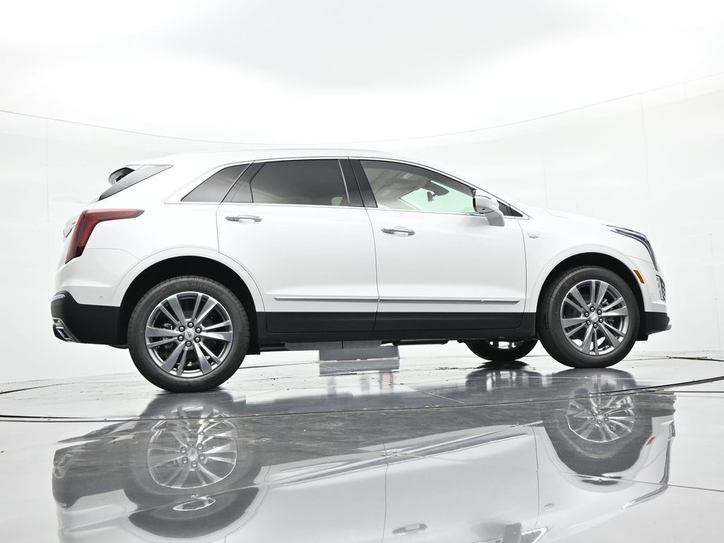 Cadillac XT5 Vehicle Full-screen Gallery Image 26
