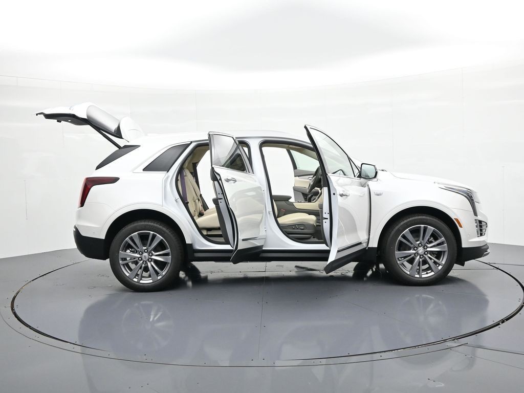 Cadillac XT5 Vehicle Full-screen Gallery Image 27