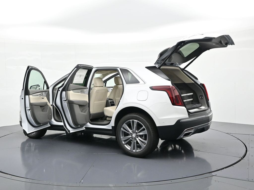 Cadillac XT5 Vehicle Full-screen Gallery Image 28