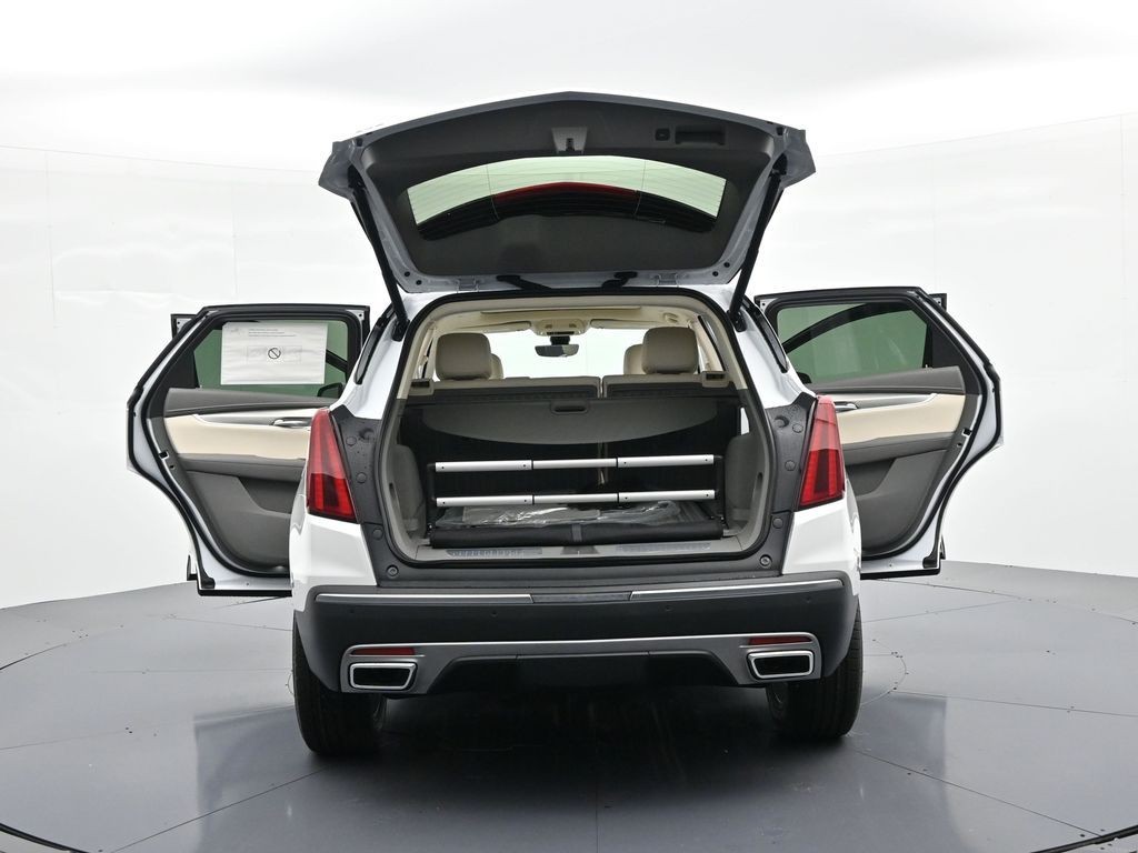 Cadillac XT5 Vehicle Full-screen Gallery Image 30