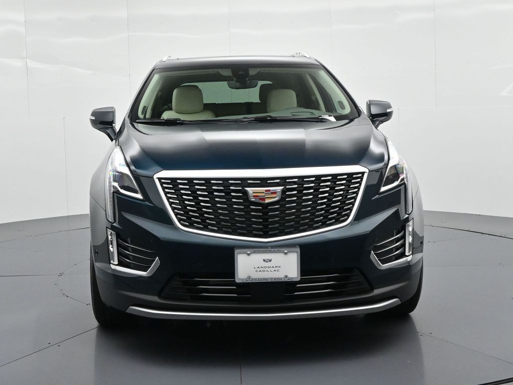 Cadillac XT5 Vehicle Full-screen Gallery Image 2
