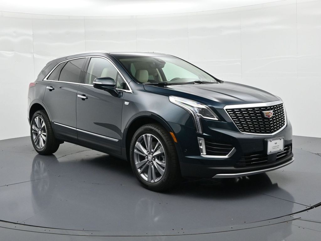 Cadillac XT5 Vehicle Full-screen Gallery Image 3