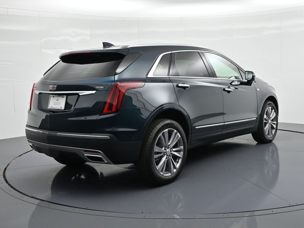 Cadillac XT5 Vehicle Full-screen Gallery Image 5