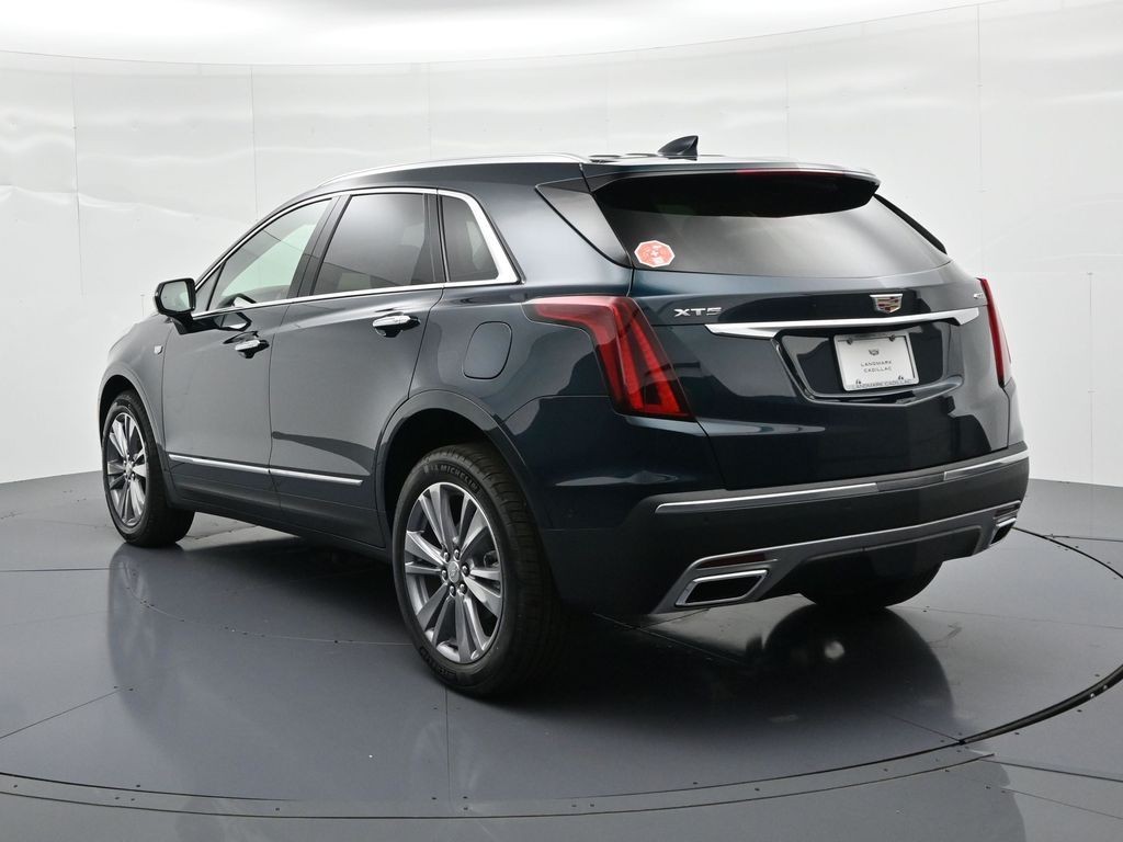 Cadillac XT5 Vehicle Full-screen Gallery Image 7