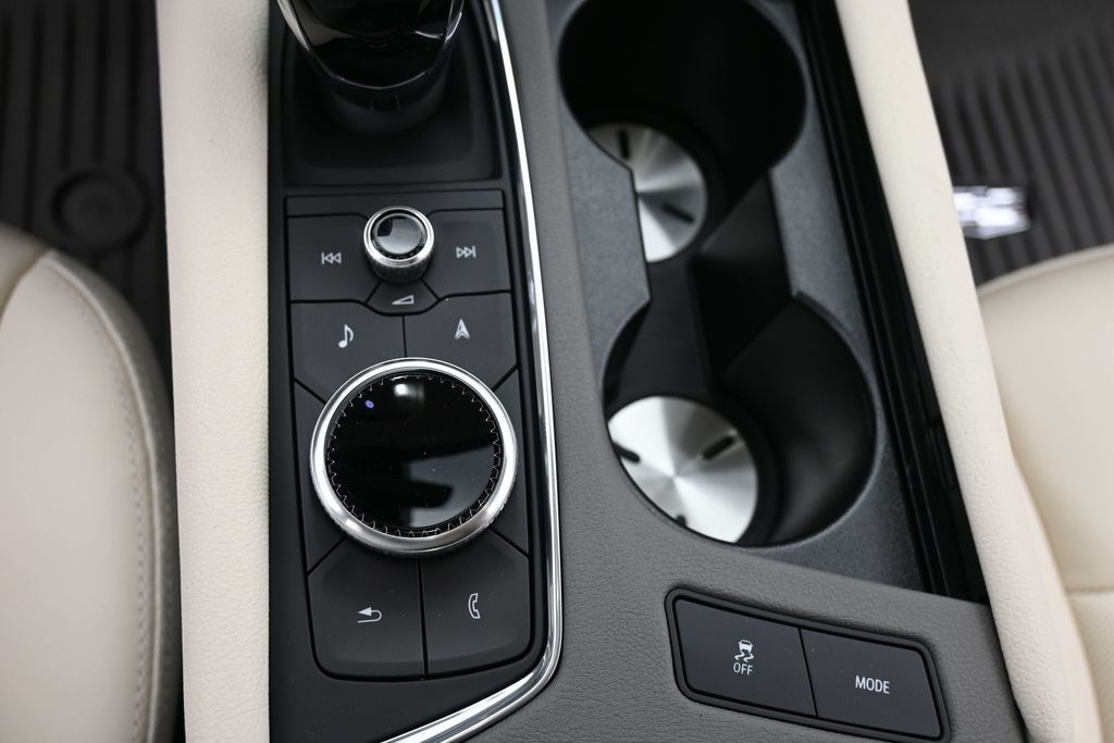 Cadillac XT5 Vehicle Full-screen Gallery Image 10