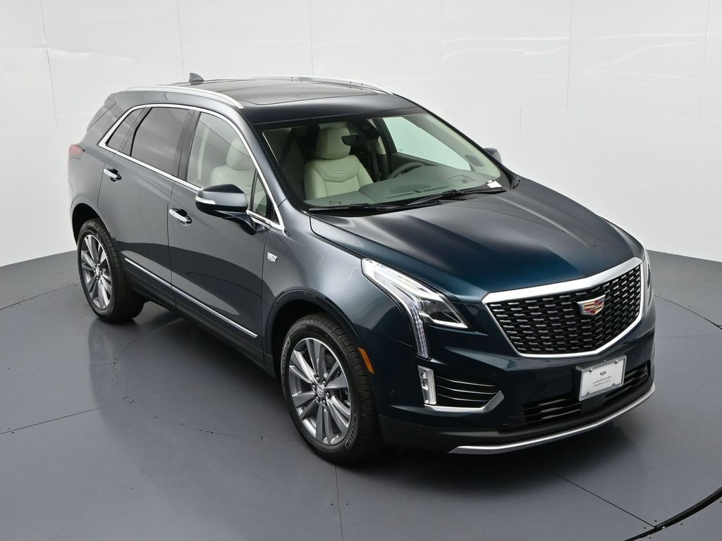 Cadillac XT5 Vehicle Full-screen Gallery Image 16
