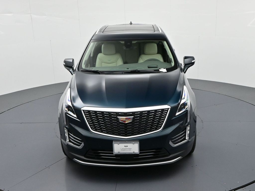 Cadillac XT5 Vehicle Full-screen Gallery Image 17