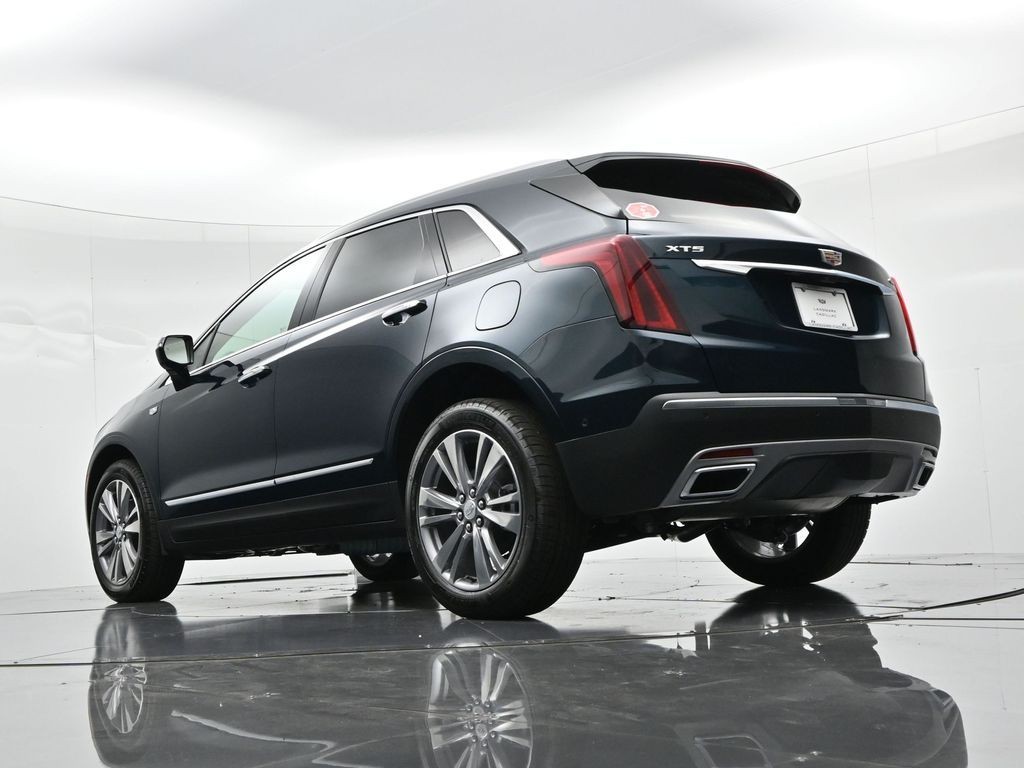 Cadillac XT5 Vehicle Full-screen Gallery Image 20