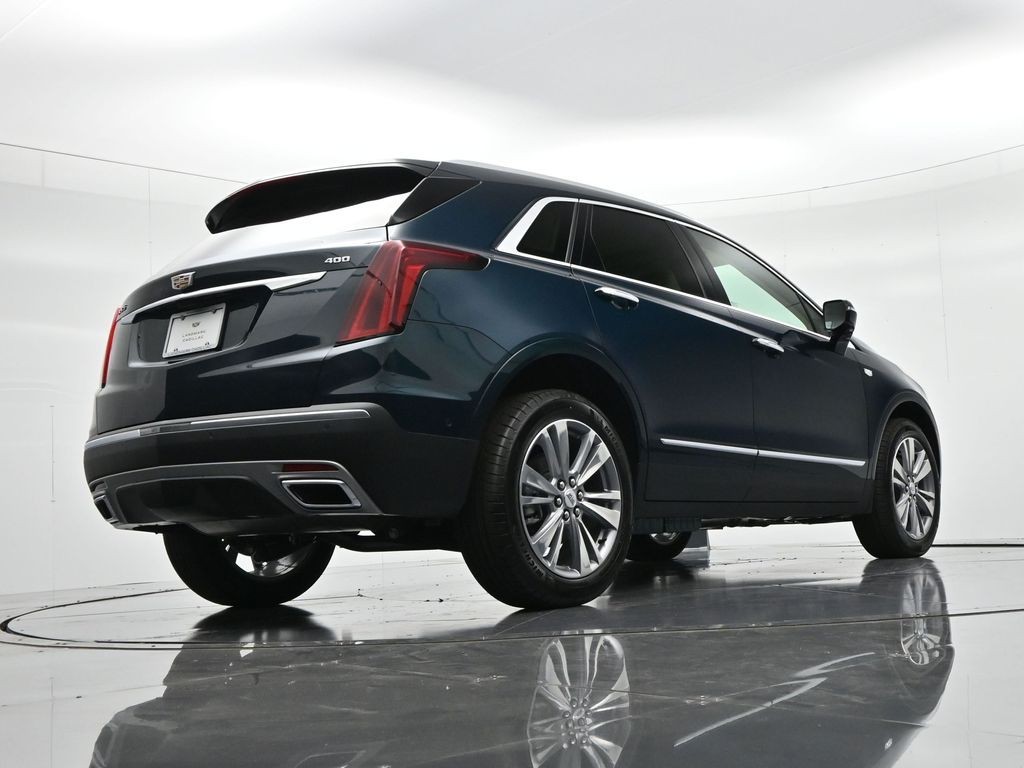 Cadillac XT5 Vehicle Full-screen Gallery Image 22