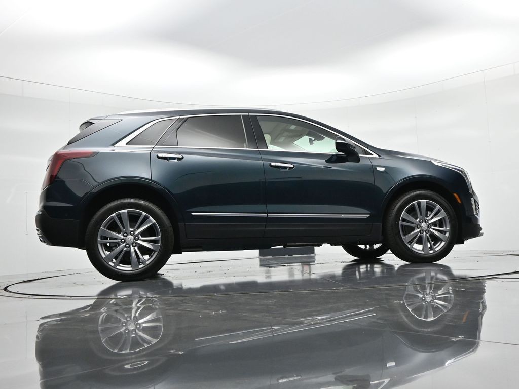 Cadillac XT5 Vehicle Full-screen Gallery Image 23
