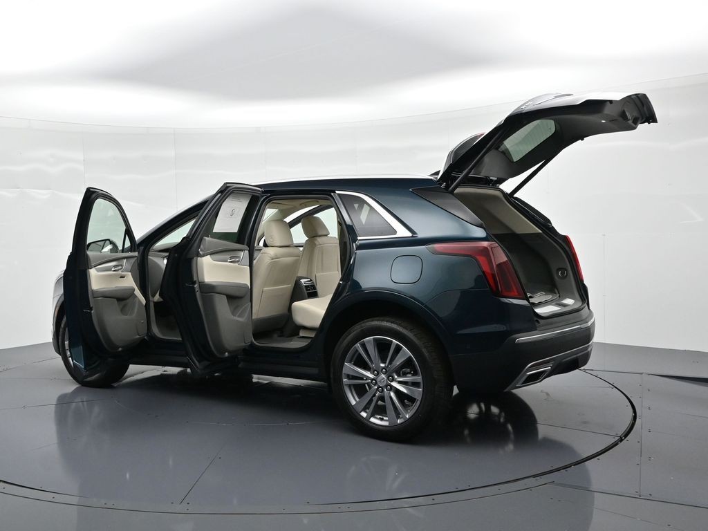 Cadillac XT5 Vehicle Full-screen Gallery Image 25