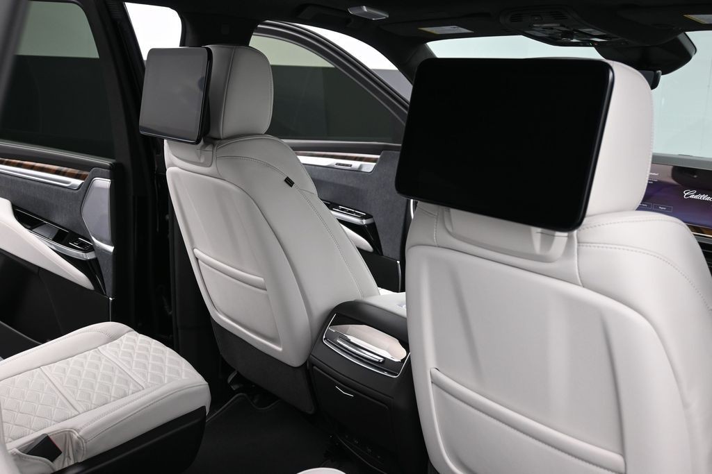 Cadillac Escalade Vehicle Full-screen Gallery Image 10