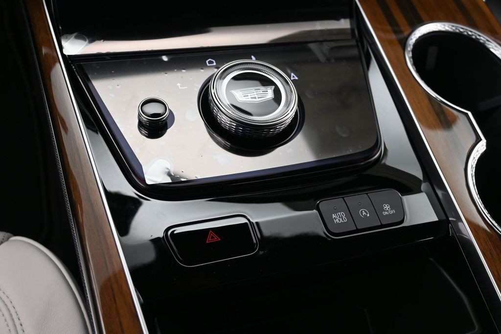Cadillac Escalade Vehicle Full-screen Gallery Image 15