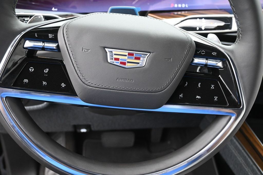 Cadillac Escalade Vehicle Full-screen Gallery Image 16