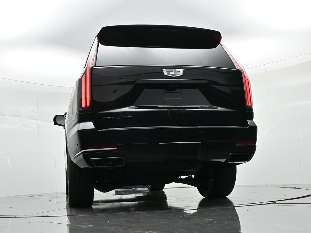 Cadillac Escalade Vehicle Full-screen Gallery Image 22