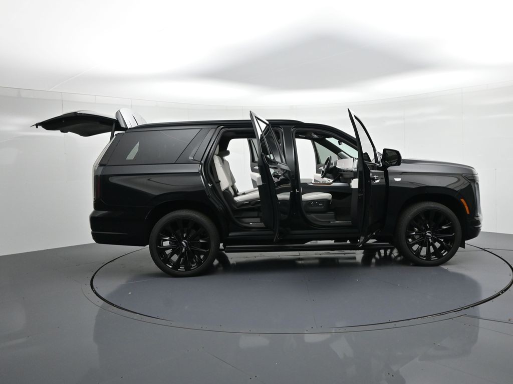 Cadillac Escalade Vehicle Full-screen Gallery Image 25