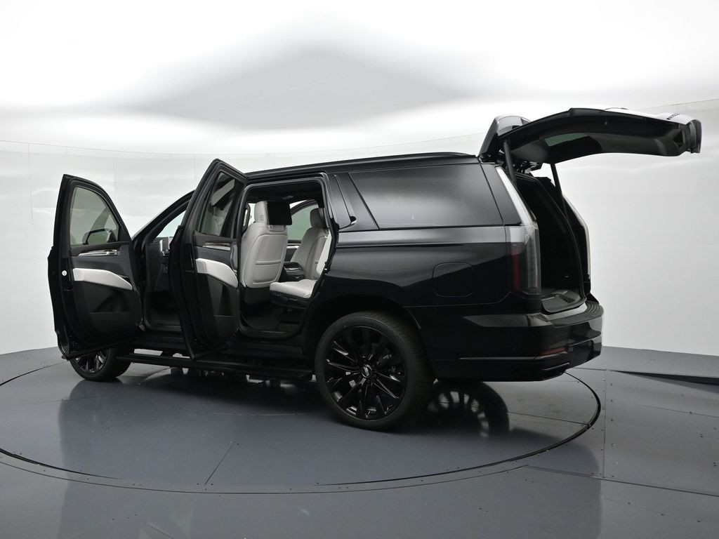 Cadillac Escalade Vehicle Full-screen Gallery Image 26