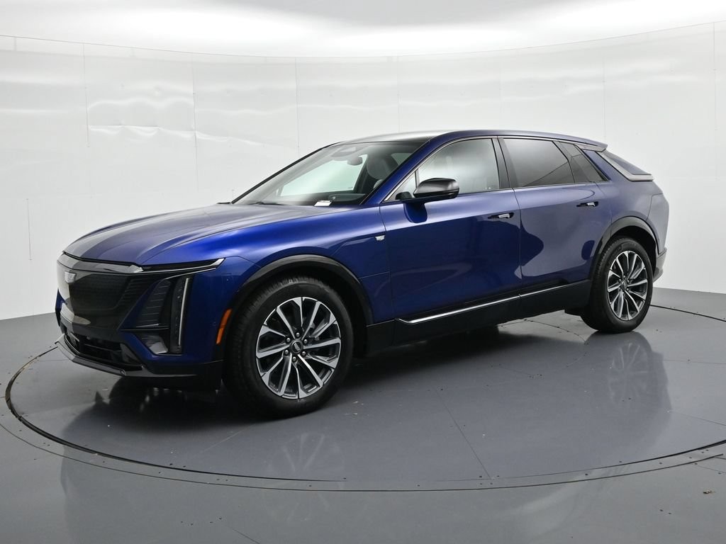 Cadillac LYRIQ Vehicle Full-screen Gallery Image 01
