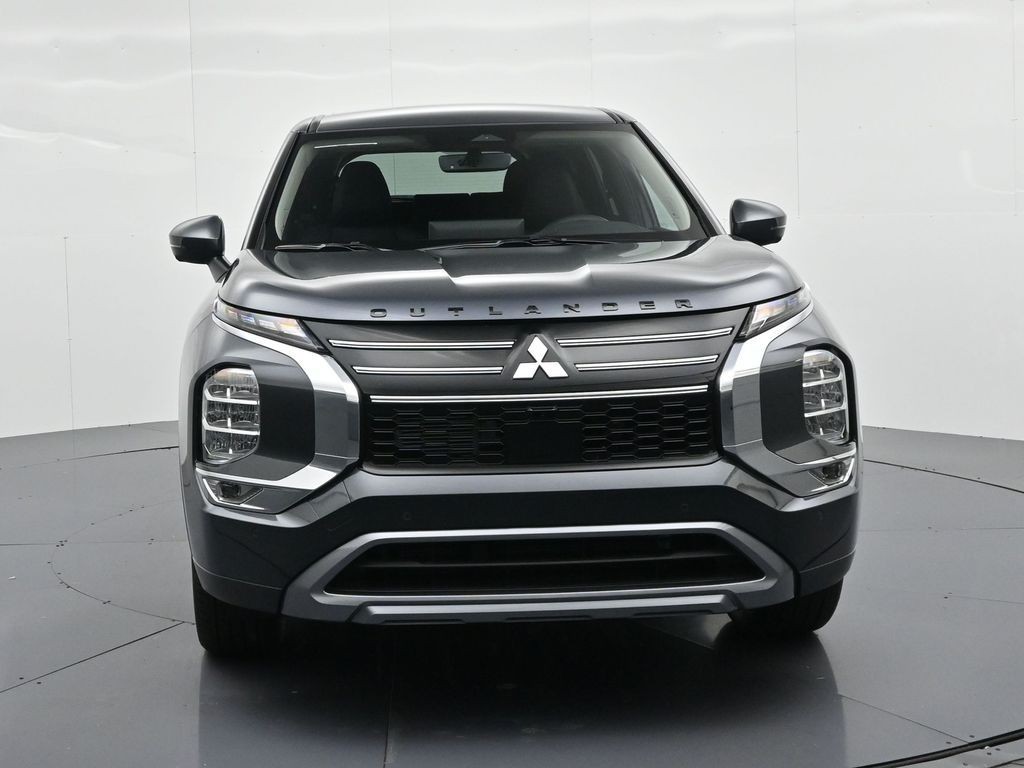 Mitsubishi Outlander Vehicle Full-screen Gallery Image 2