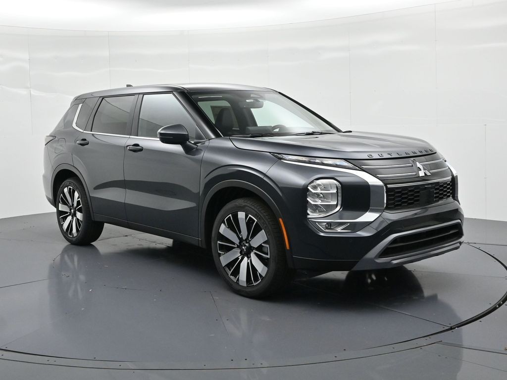 Mitsubishi Outlander Vehicle Full-screen Gallery Image 3