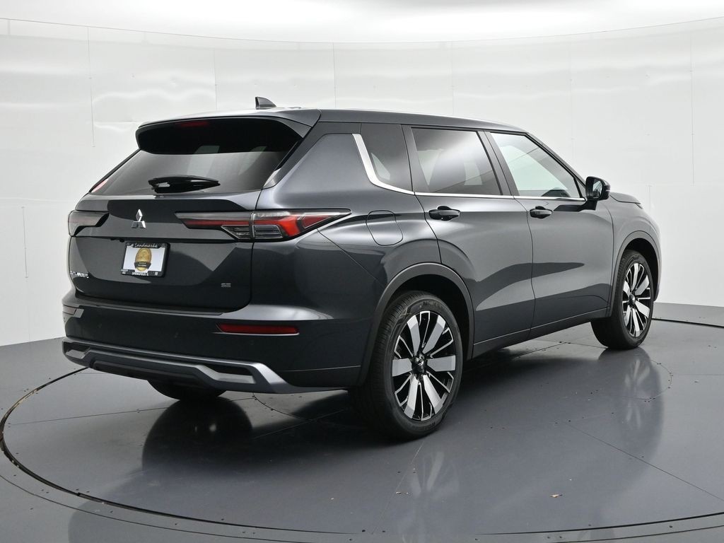 Mitsubishi Outlander Vehicle Full-screen Gallery Image 5
