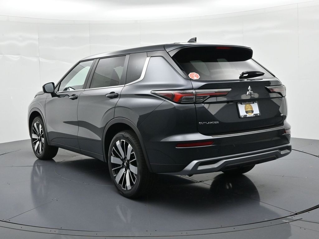 Mitsubishi Outlander Vehicle Full-screen Gallery Image 7
