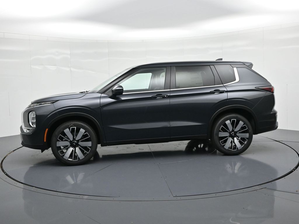 Mitsubishi Outlander Vehicle Full-screen Gallery Image 8