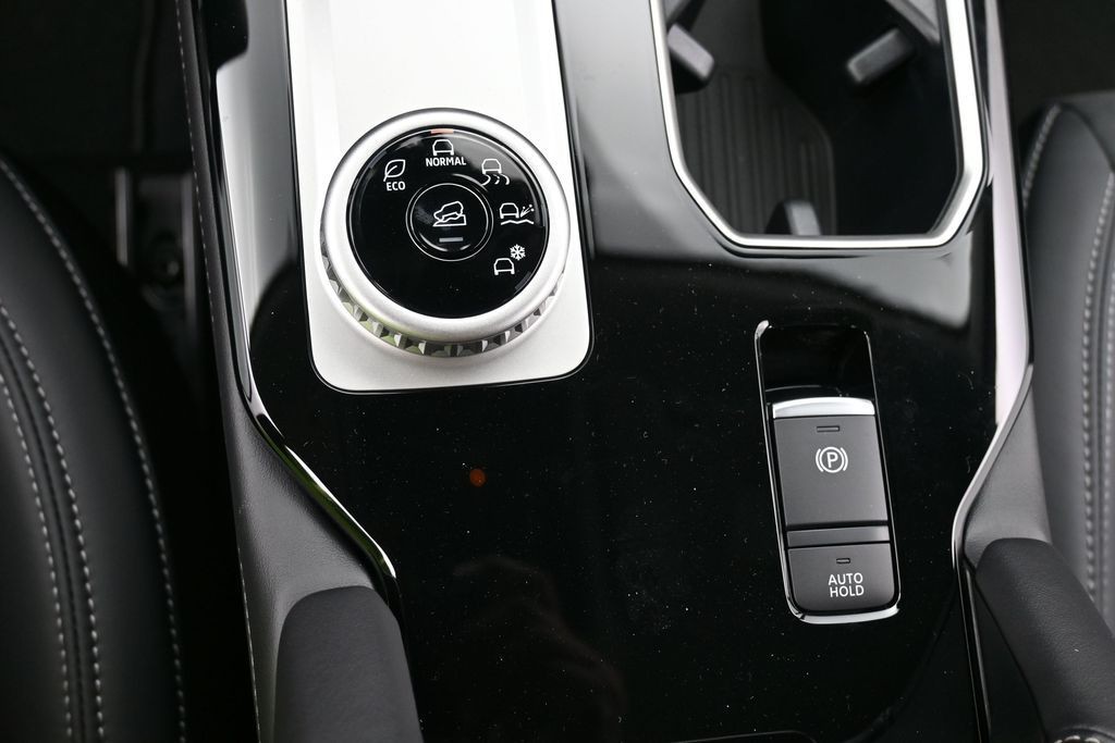 Mitsubishi Outlander Vehicle Full-screen Gallery Image 11