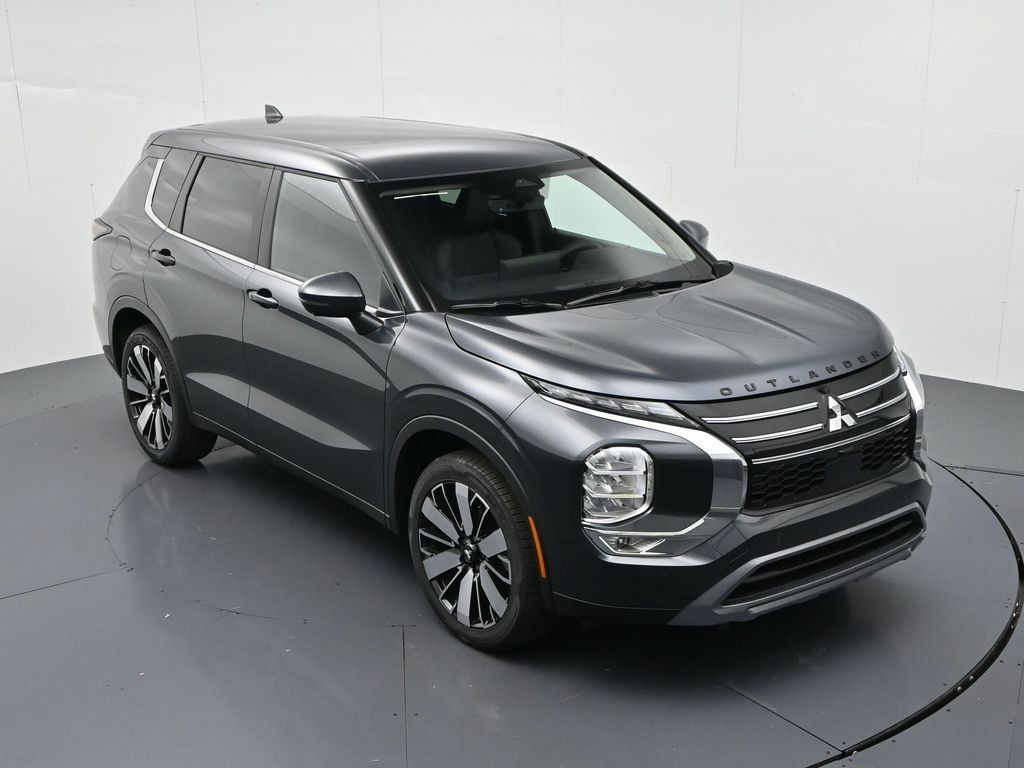Mitsubishi Outlander Vehicle Full-screen Gallery Image 16