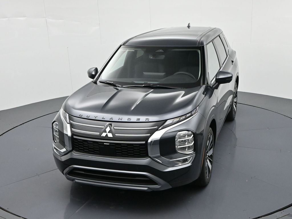 Mitsubishi Outlander Vehicle Full-screen Gallery Image 18