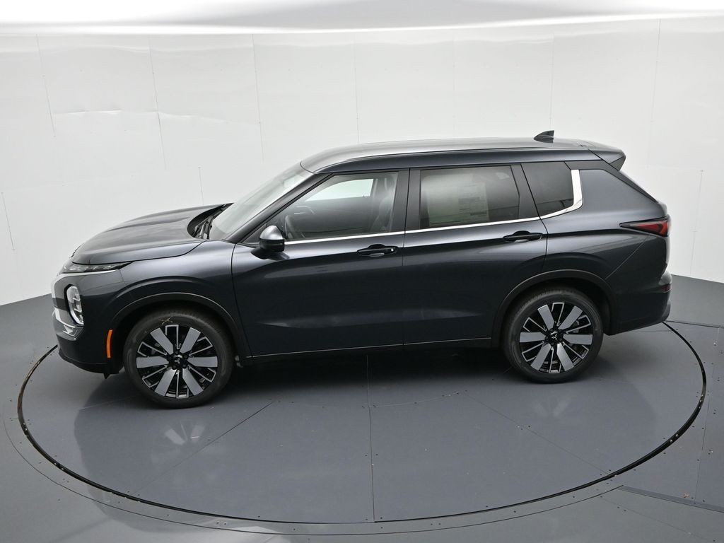 Mitsubishi Outlander Vehicle Full-screen Gallery Image 19