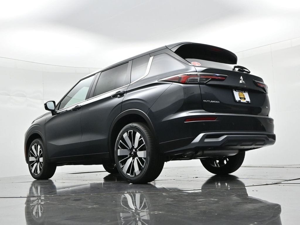 Mitsubishi Outlander Vehicle Full-screen Gallery Image 20