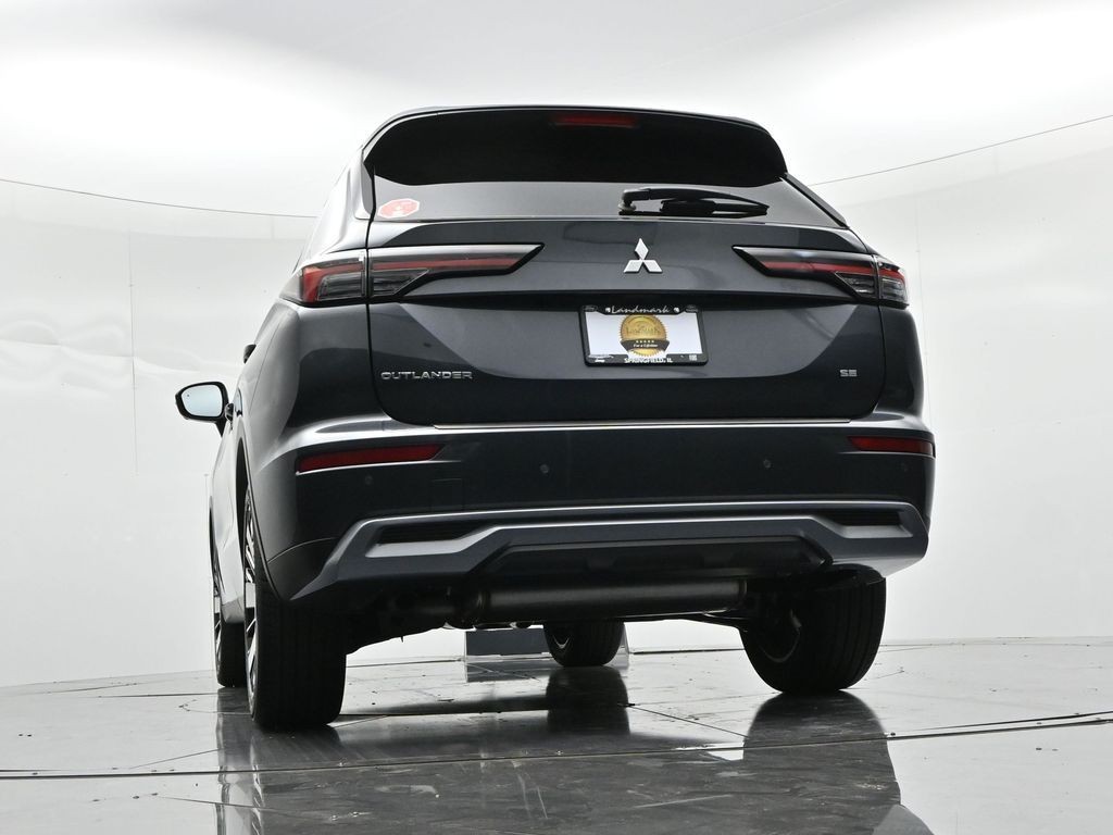 Mitsubishi Outlander Vehicle Full-screen Gallery Image 21