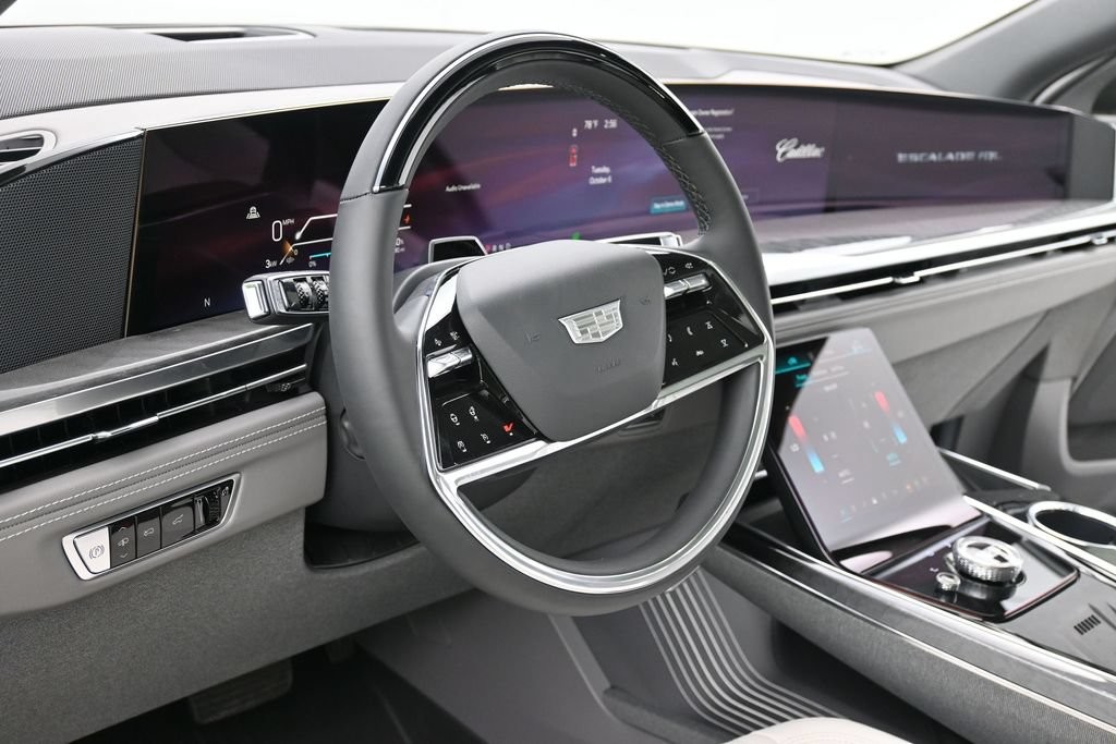 Cadillac Escalade IQL Vehicle Full-screen Gallery Image 13