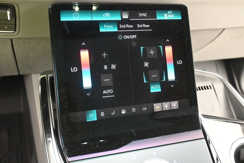 Cadillac Escalade IQL Vehicle Full-screen Gallery Image 14