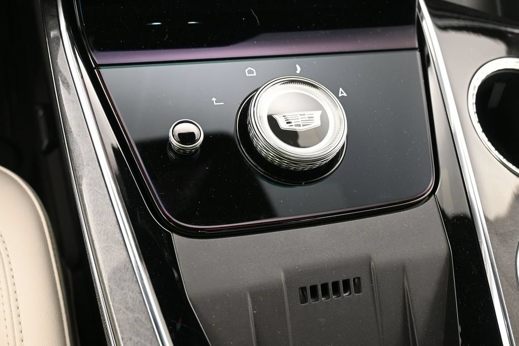 Cadillac Escalade IQL Vehicle Full-screen Gallery Image 15