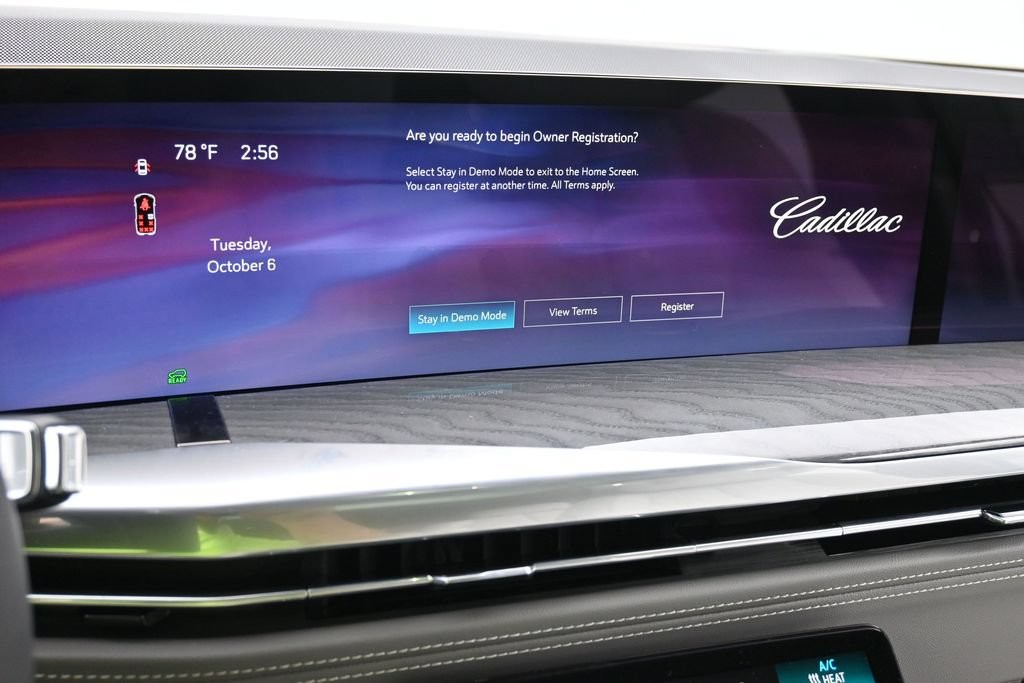 Cadillac Escalade IQL Vehicle Full-screen Gallery Image 16