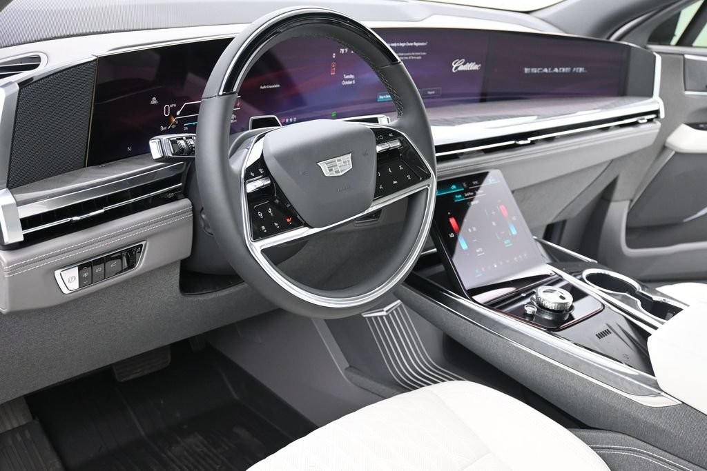 Cadillac Escalade IQL Vehicle Full-screen Gallery Image 18