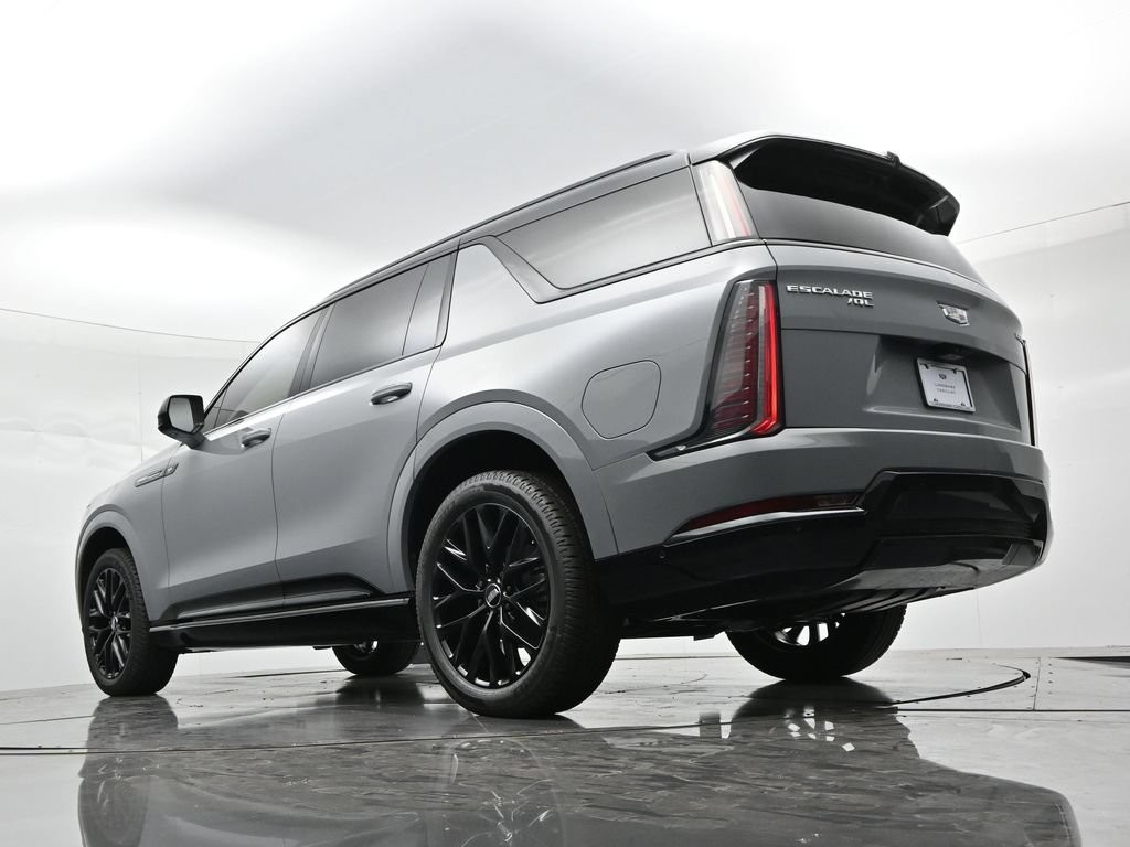 Cadillac Escalade IQL Vehicle Full-screen Gallery Image 23