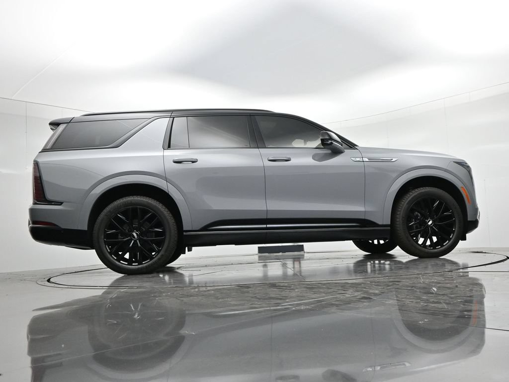 Cadillac Escalade IQL Vehicle Full-screen Gallery Image 26