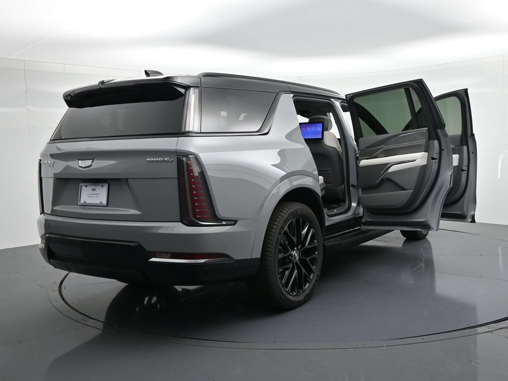 Cadillac Escalade IQL Vehicle Full-screen Gallery Image 28