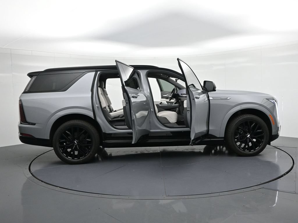 Cadillac Escalade IQL Vehicle Full-screen Gallery Image 30