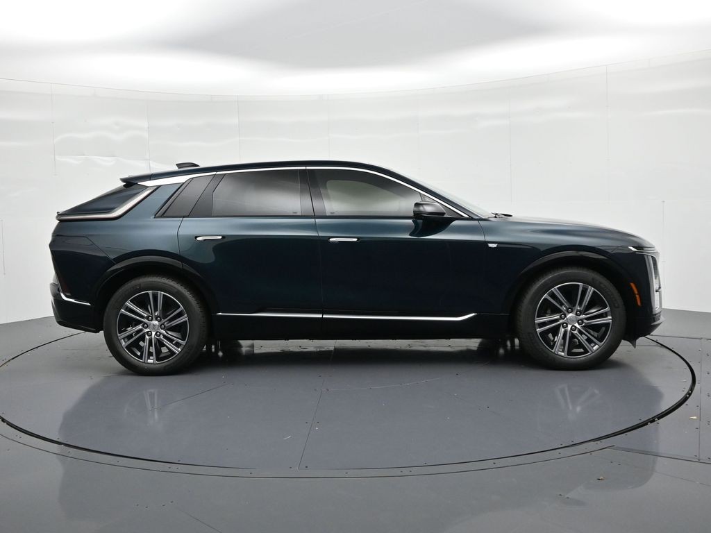 Cadillac LYRIQ Vehicle Full-screen Gallery Image 4