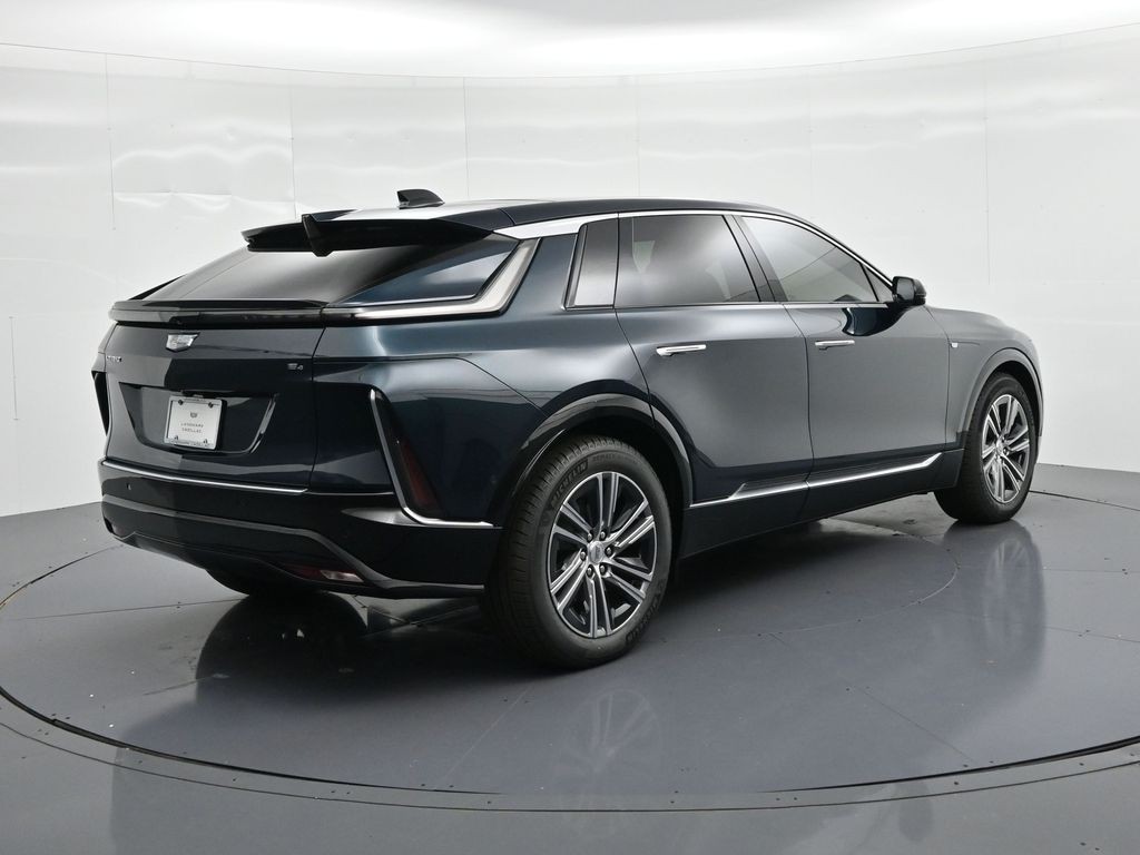 Cadillac LYRIQ Vehicle Full-screen Gallery Image 5