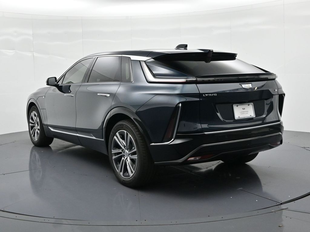 Cadillac LYRIQ Vehicle Full-screen Gallery Image 7