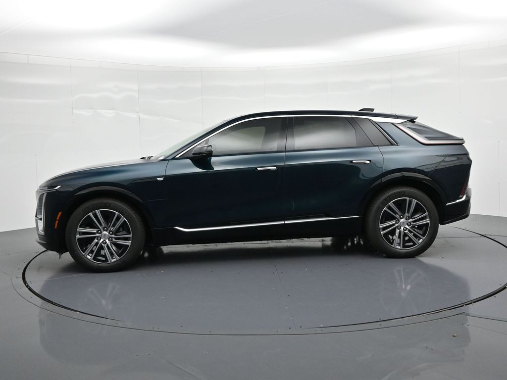 Cadillac LYRIQ Vehicle Full-screen Gallery Image 8
