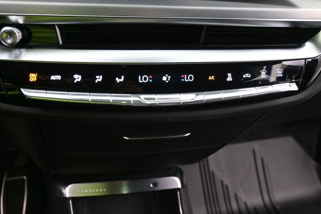 Cadillac LYRIQ Vehicle Full-screen Gallery Image 10